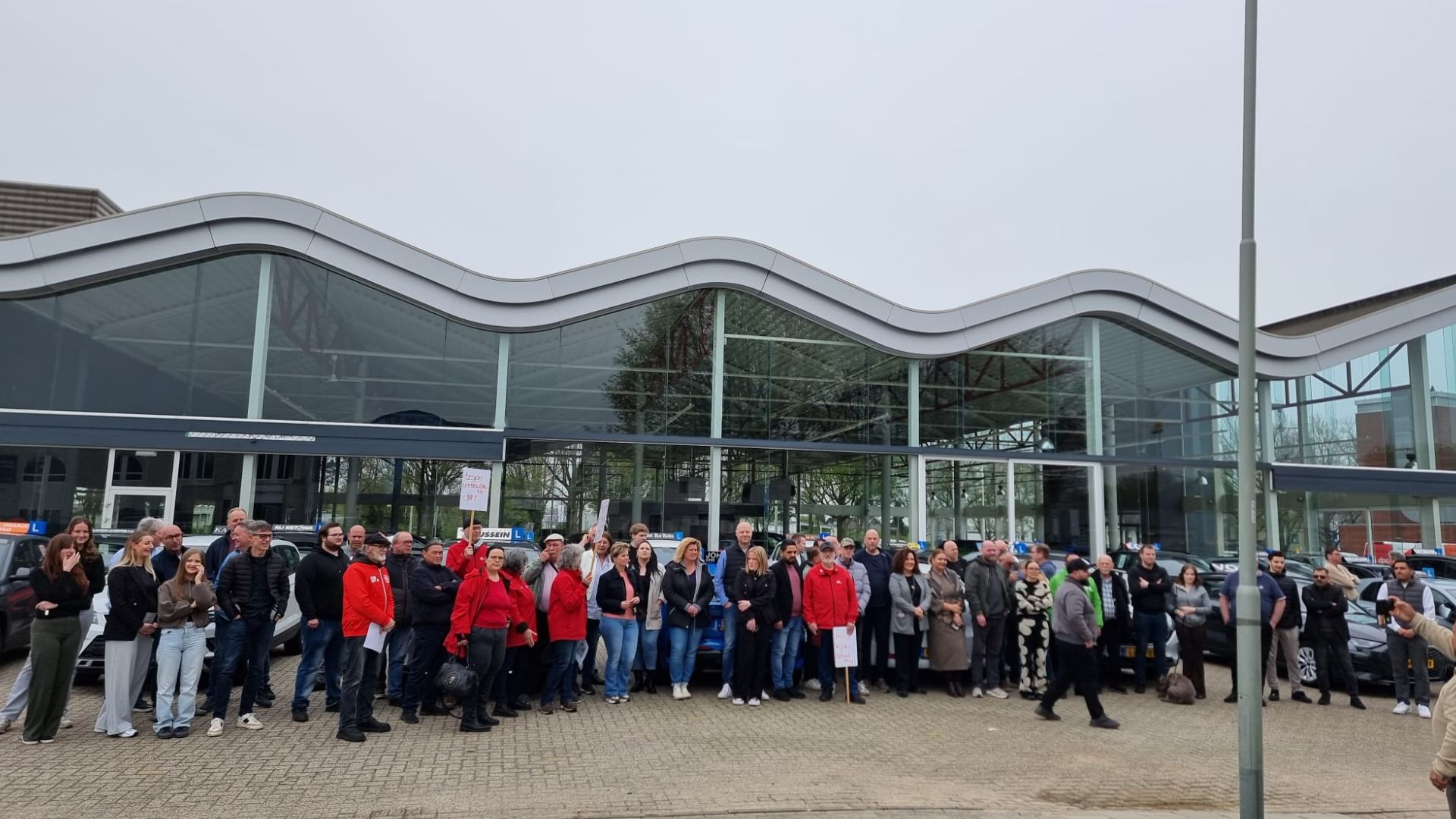 Rijscholen protesteren tegen sluiting CBR-locaties in Zuid-Limburg: ‘Dit gaat leerlingen geld kosten’