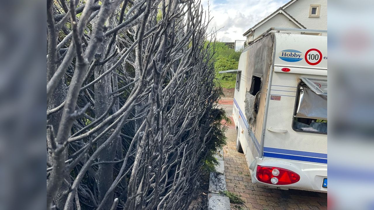 Brand in caravan in Wahlwiller, vermoedelijk ontstaan bij wegbranden onkruid